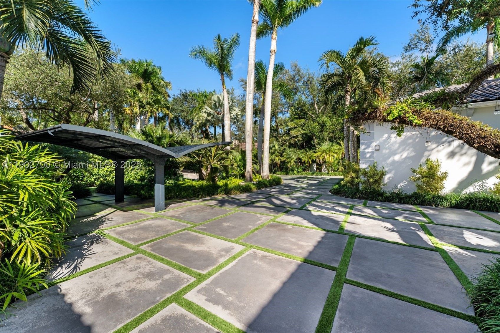 THE PALM ESTATES - Residential