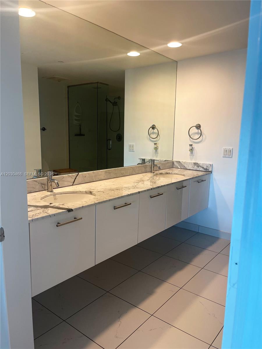 500 BRICKELL EAST CONDO - Residential
