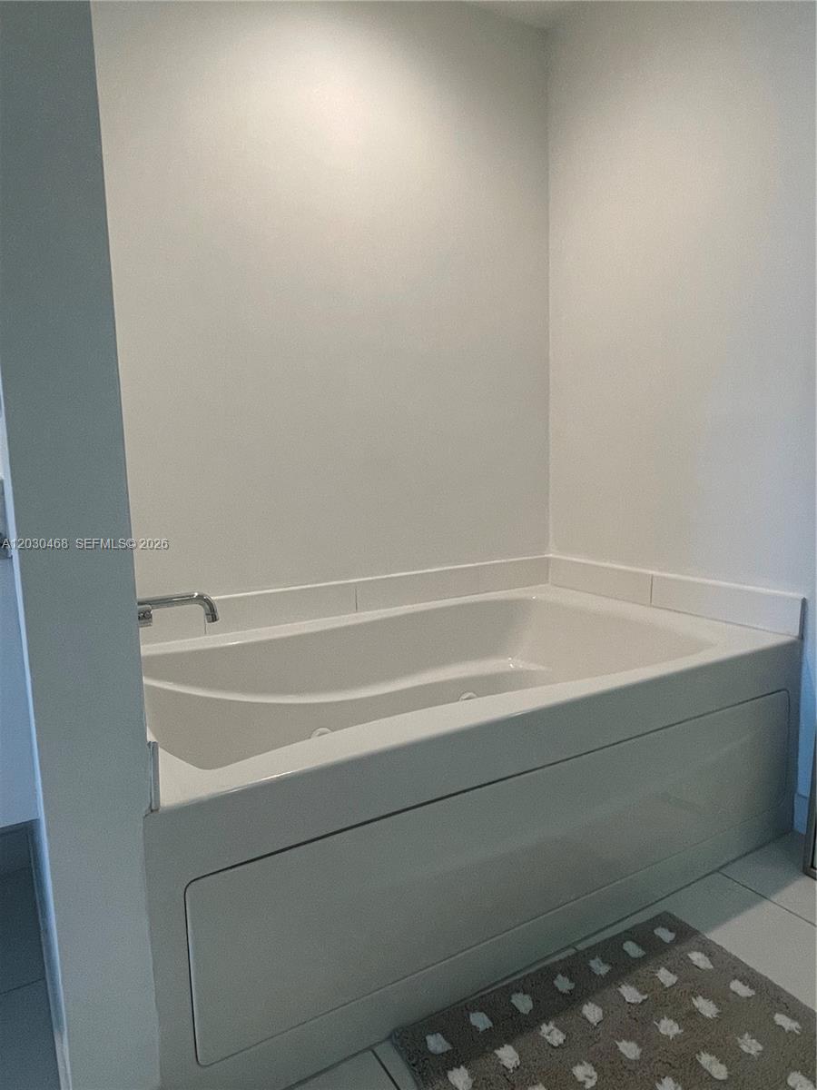 500 BRICKELL EAST CONDO - Residential