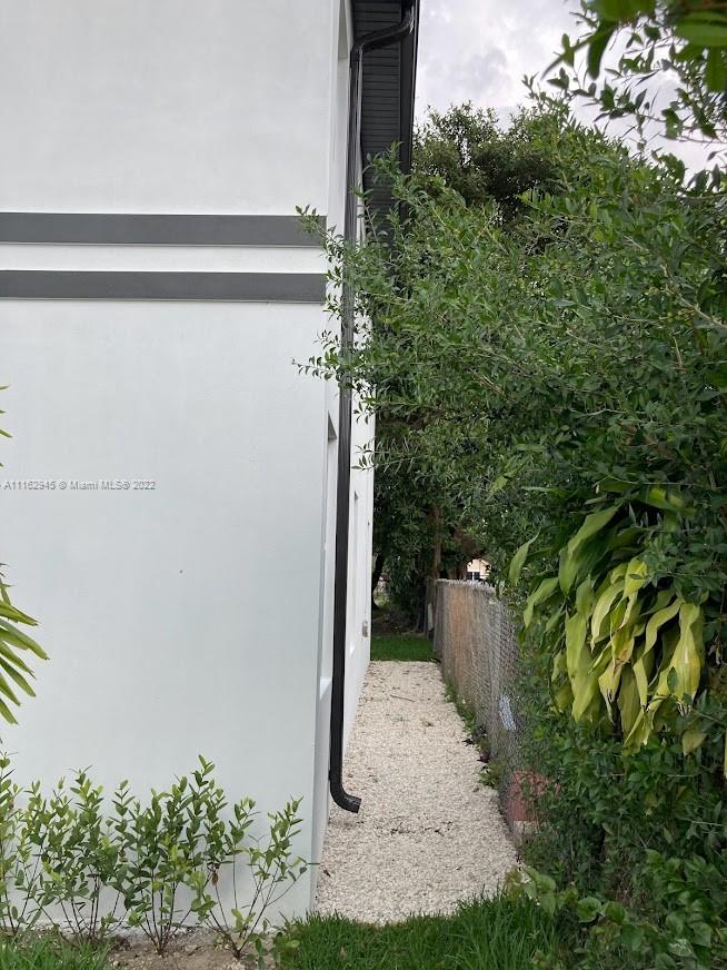 E LIBERTY CITY SEC A - Residential Lease