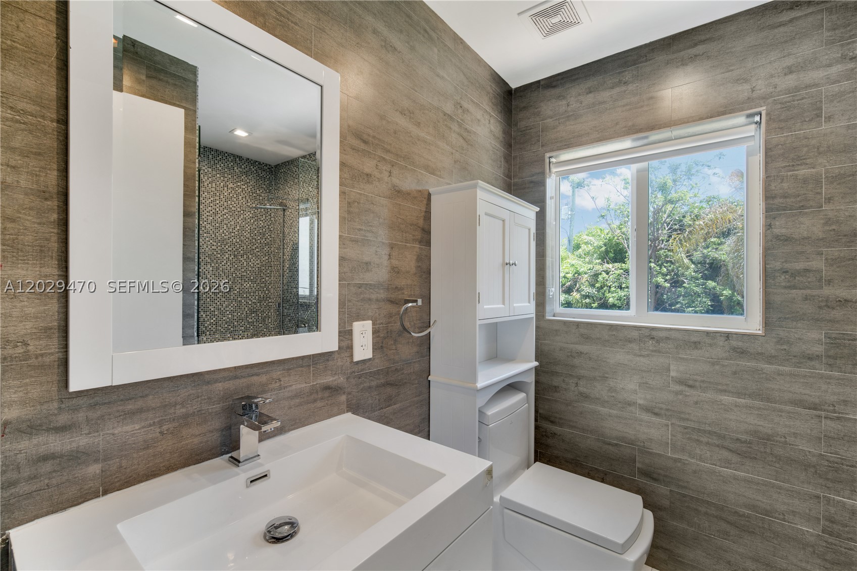 LAKE VIEW SUB - Residential Lease
