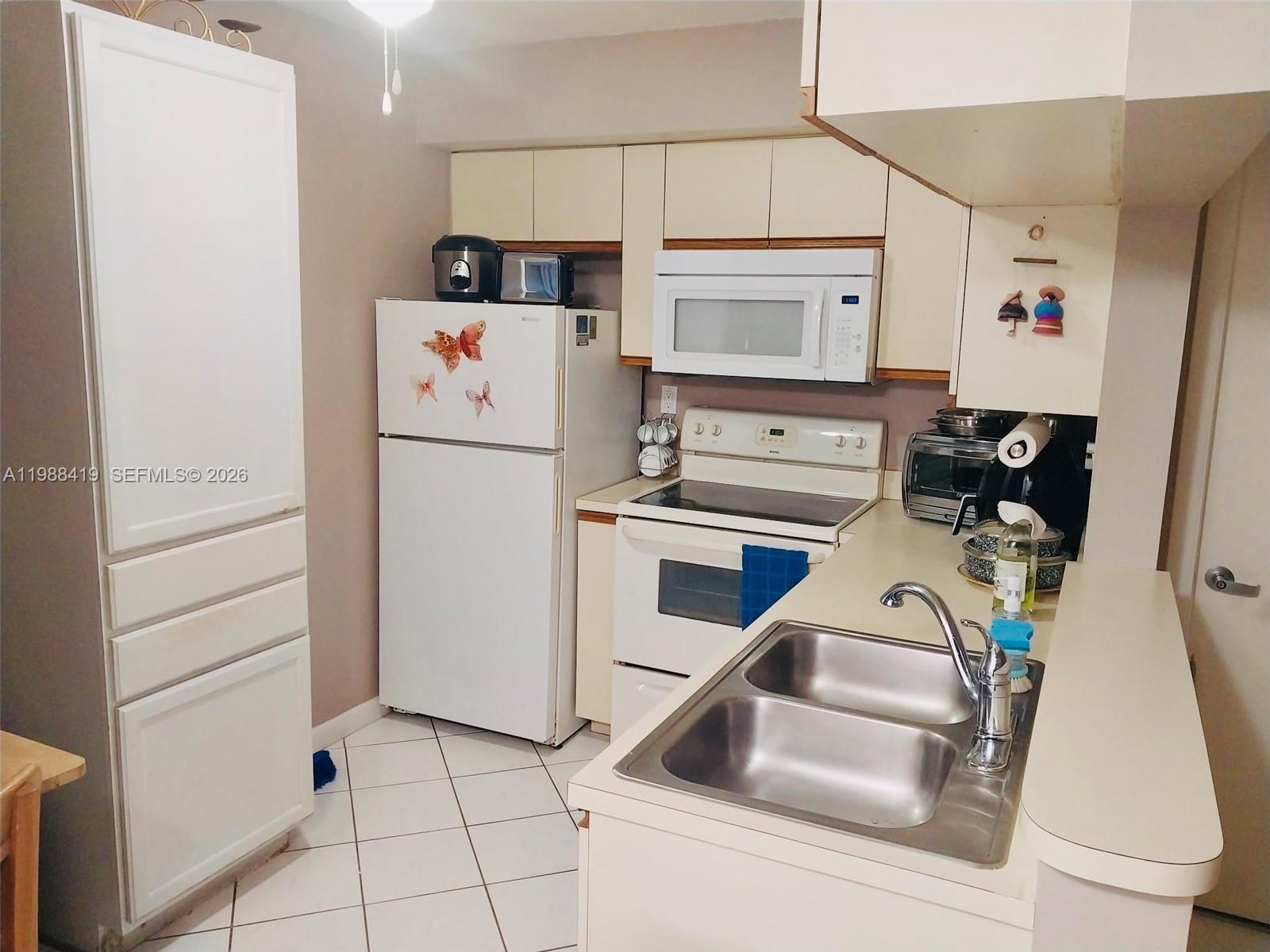 This 1 bedroom, 1 bath unit Located in Celebration Point on the second floor. Tile floor, washer and dryer in unit. Walking distance to Miami Lakes Main Street, restaurants and more, plenty of parking, centrally located.