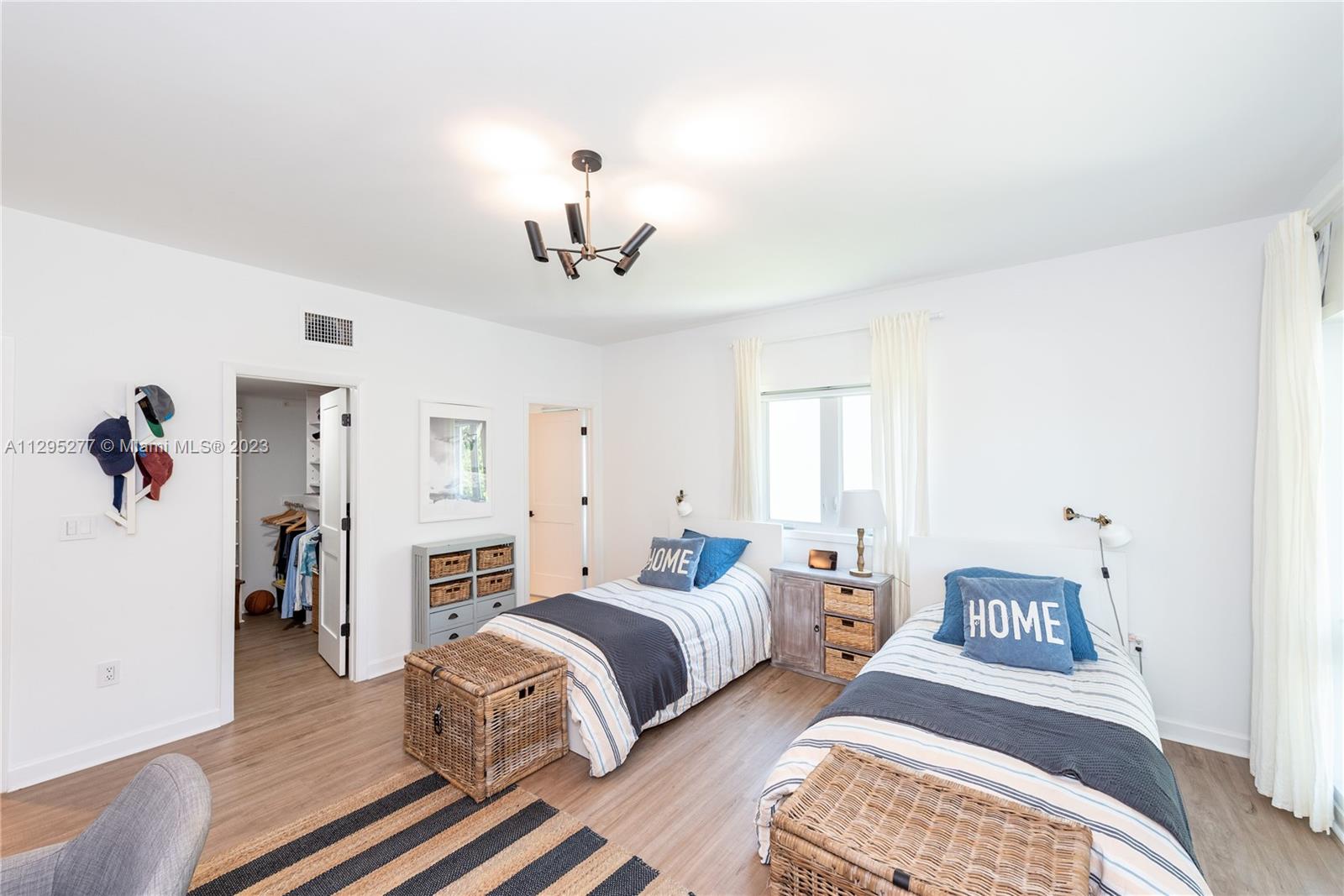 TROPICAL ISLE HOMES SUB 4 - Residential