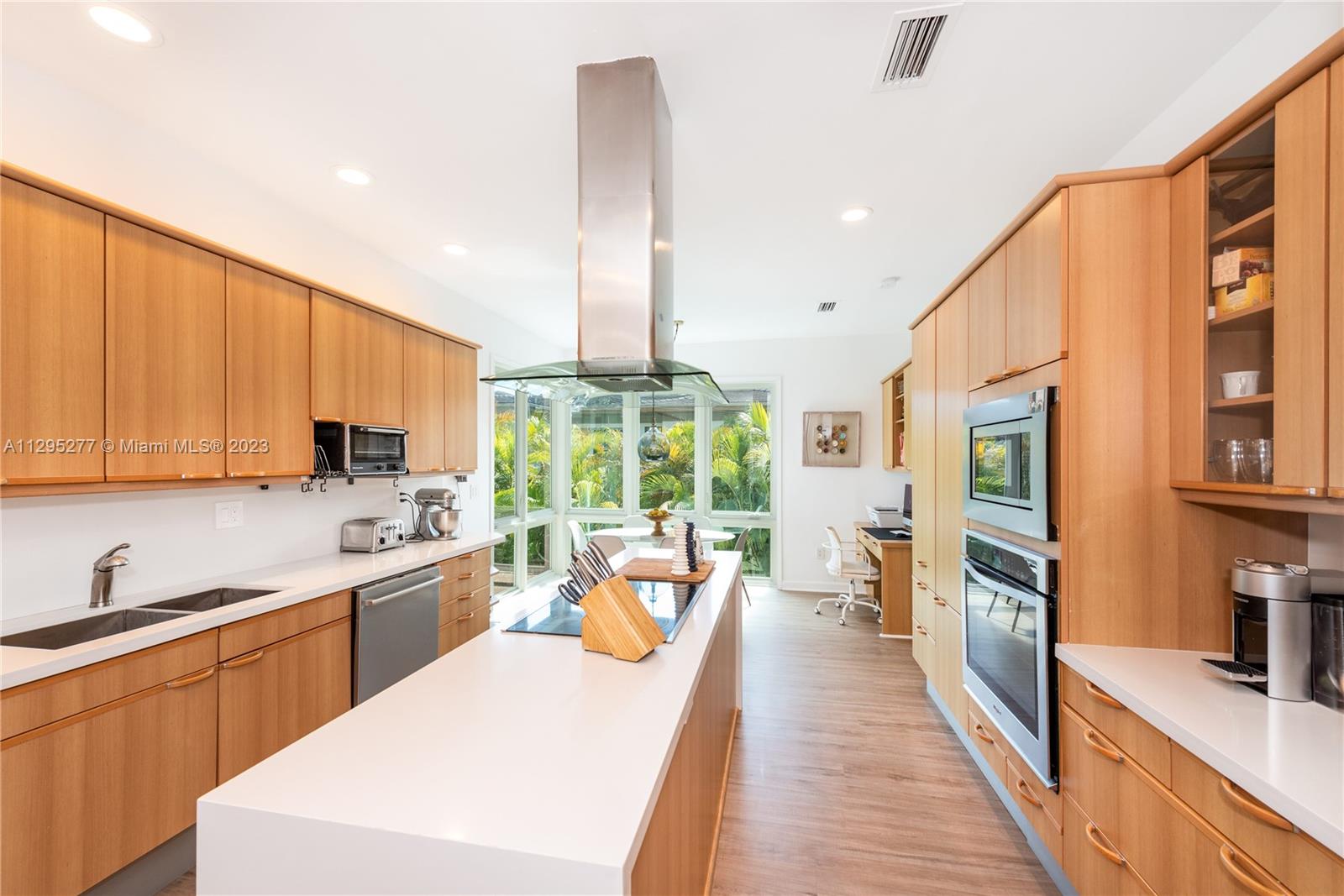 TROPICAL ISLE HOMES SUB 4 - Residential