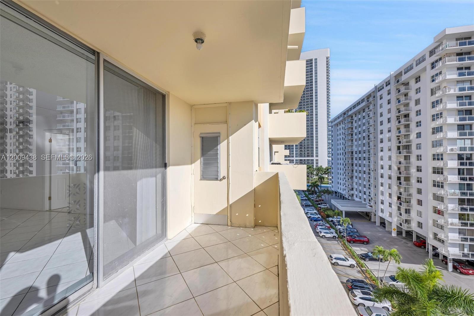 PLAZA TOWERS NORTH CONDO - Residential