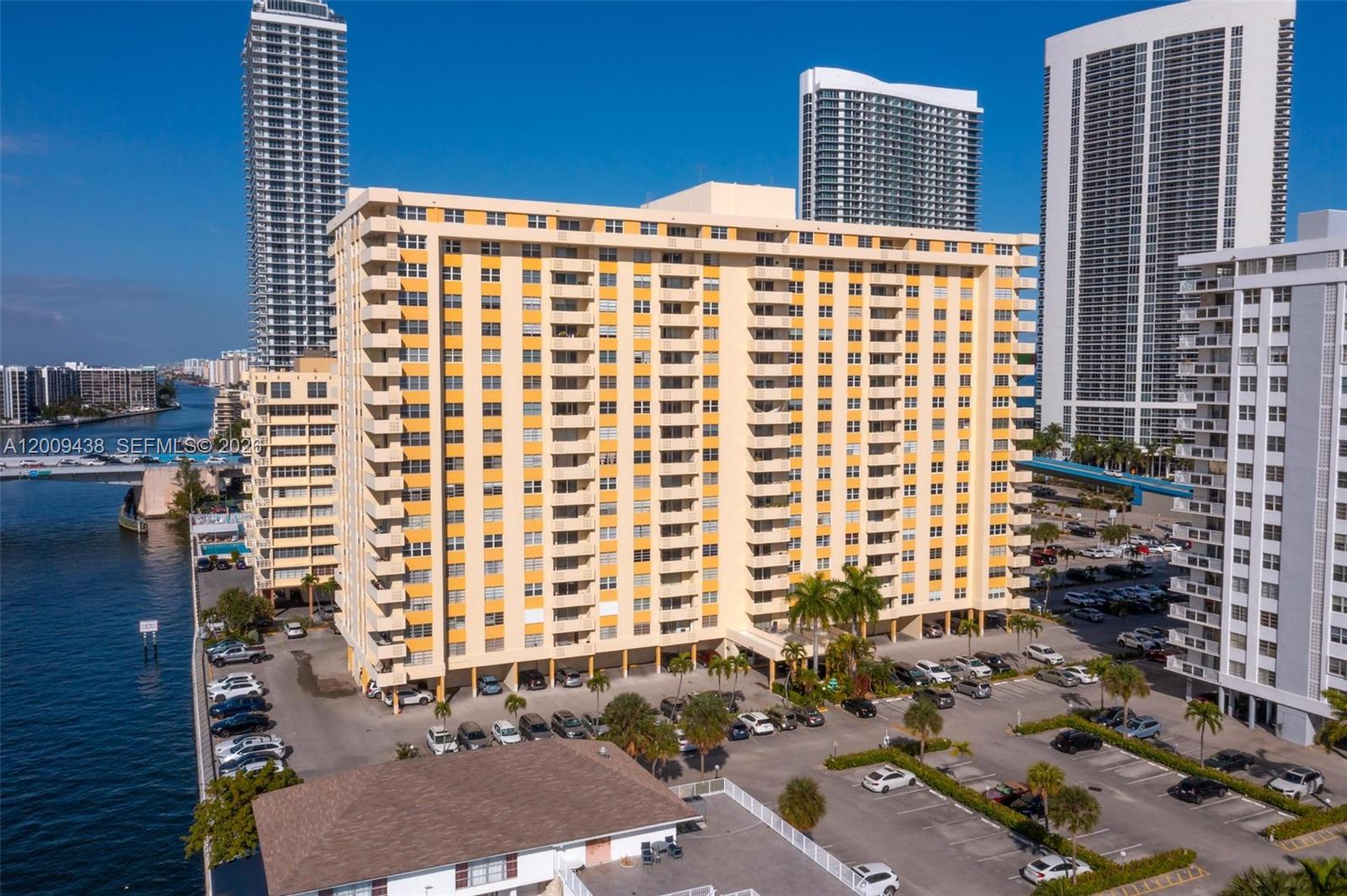 PLAZA TOWERS NORTH CONDO - Residential