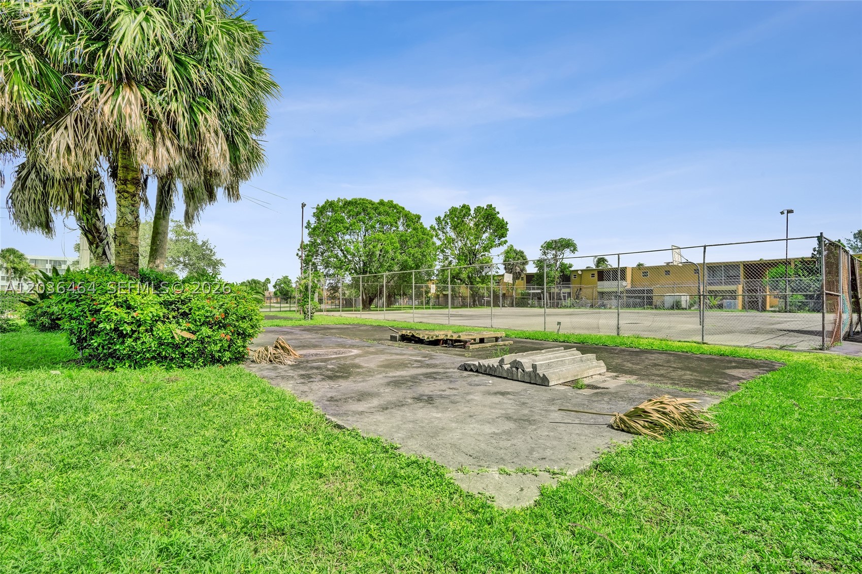 SUNRISE TOWNE 1 - Land
