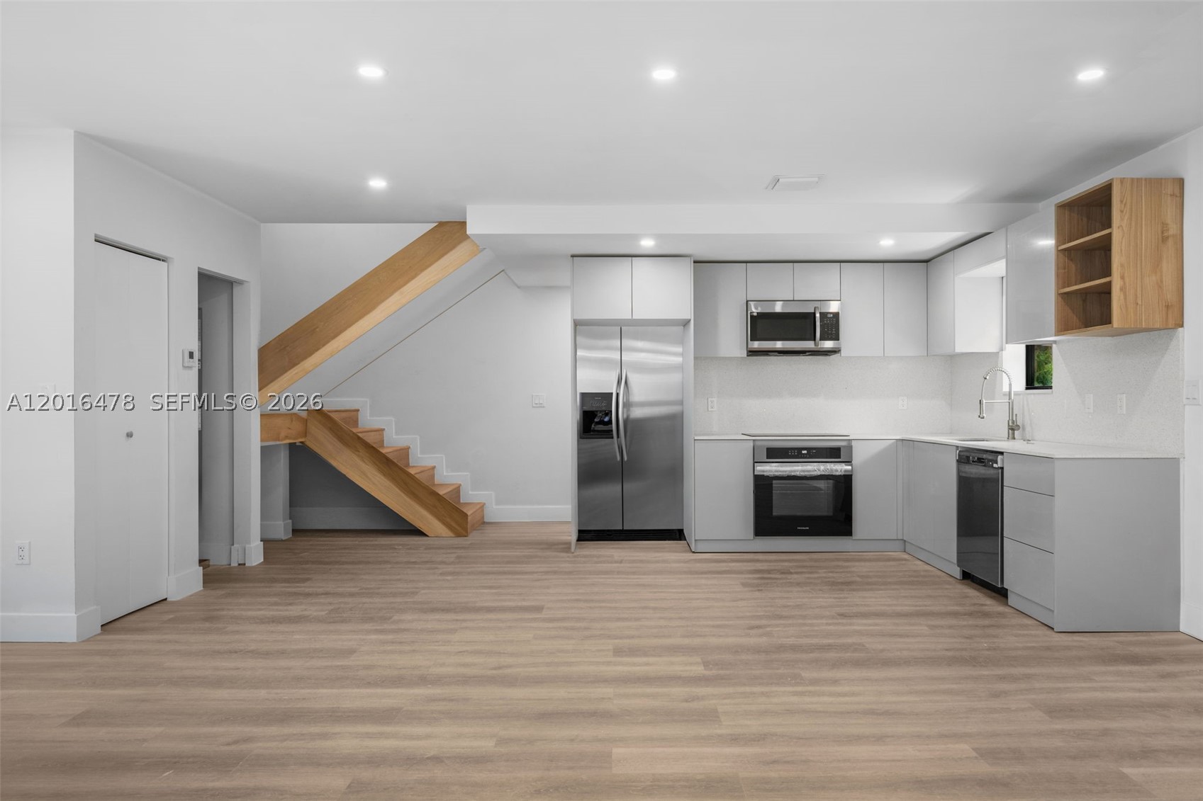 CRESTWOOD - Residential