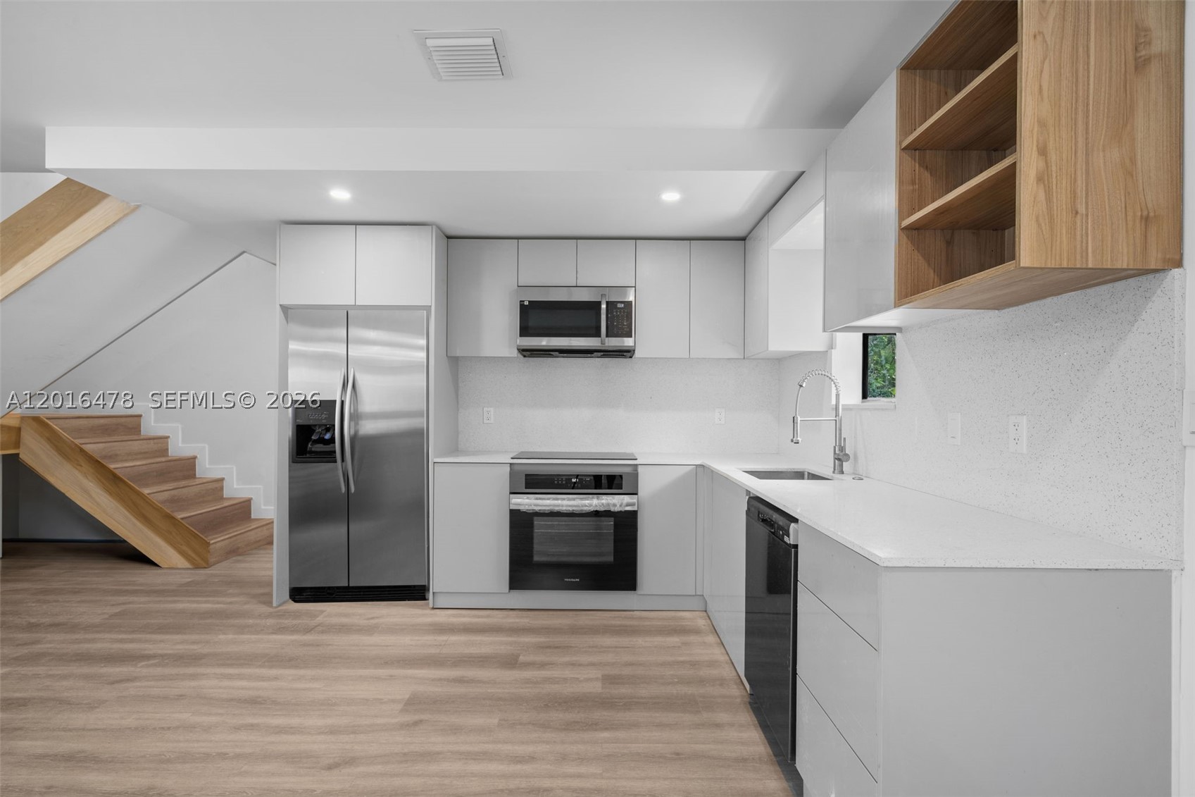 CRESTWOOD - Residential