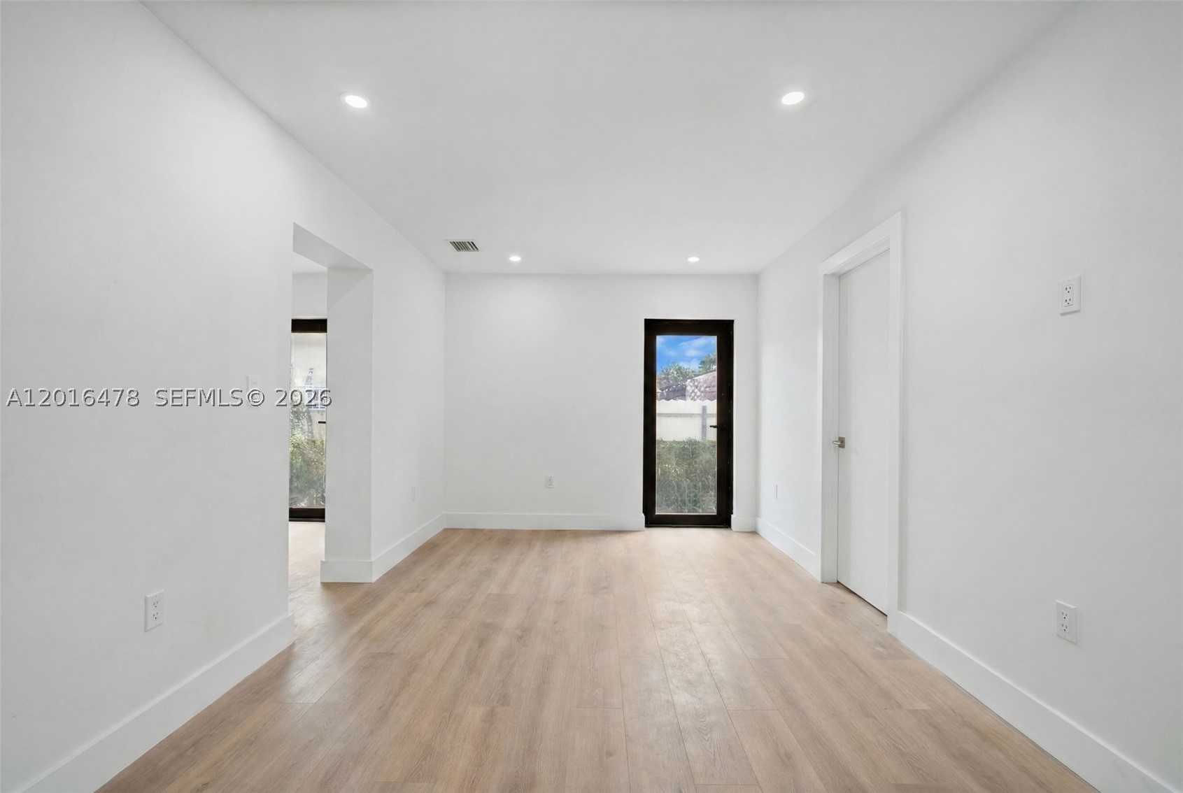 CRESTWOOD - Residential