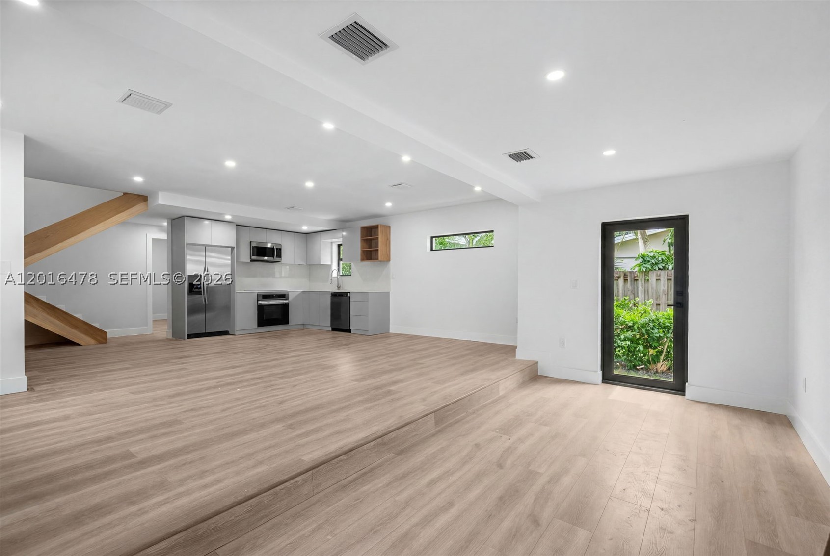 CRESTWOOD - Residential
