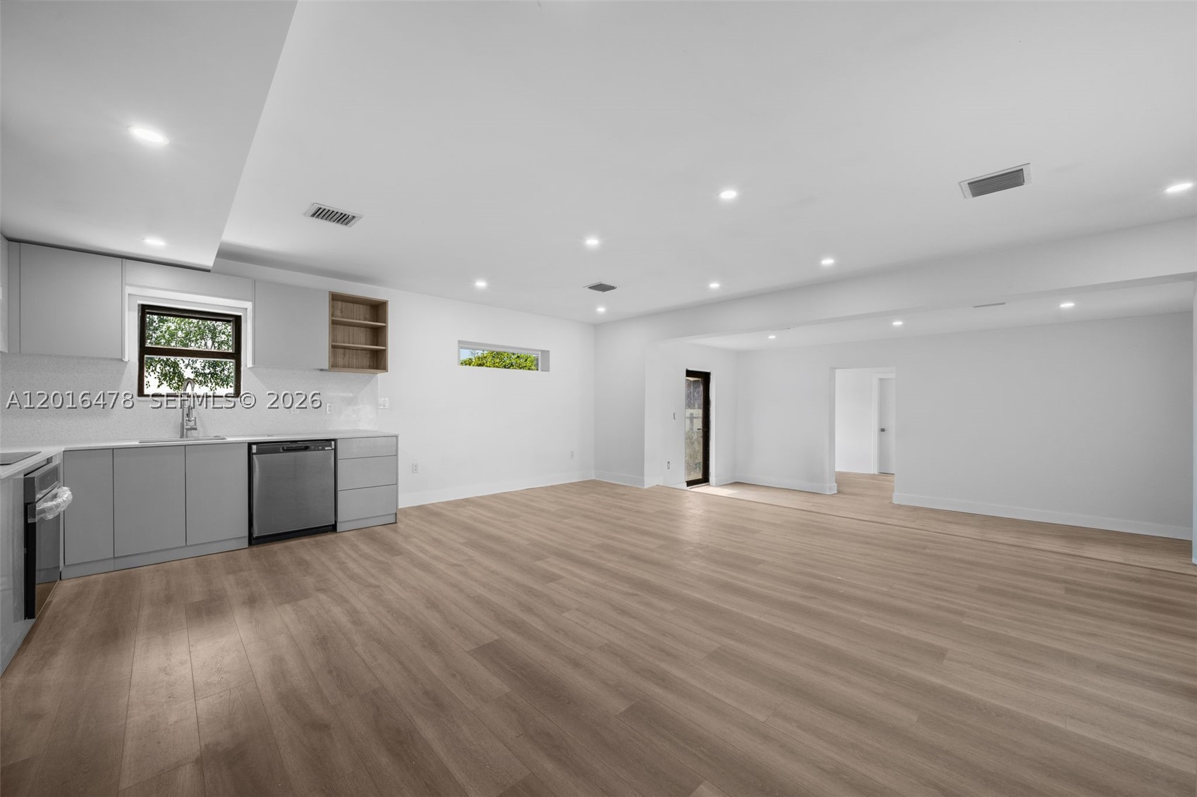 CRESTWOOD - Residential