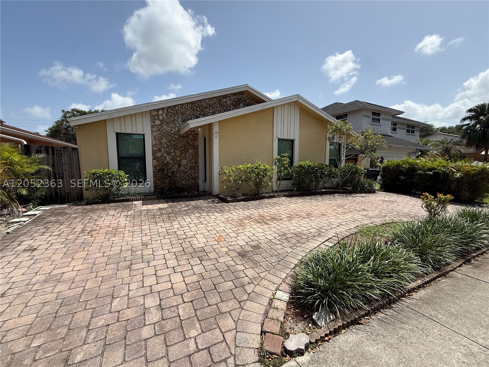 HOLLYWOOD GARDENS - Residential