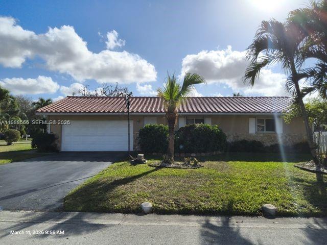4/2, split design with 15000sf lot and an open pool. Homeowner has loved this home for 50 years!