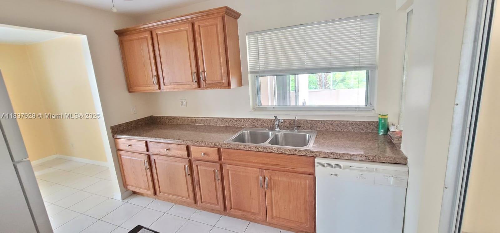 OAKLAND ESTATES 1ST SEC - Residential Lease