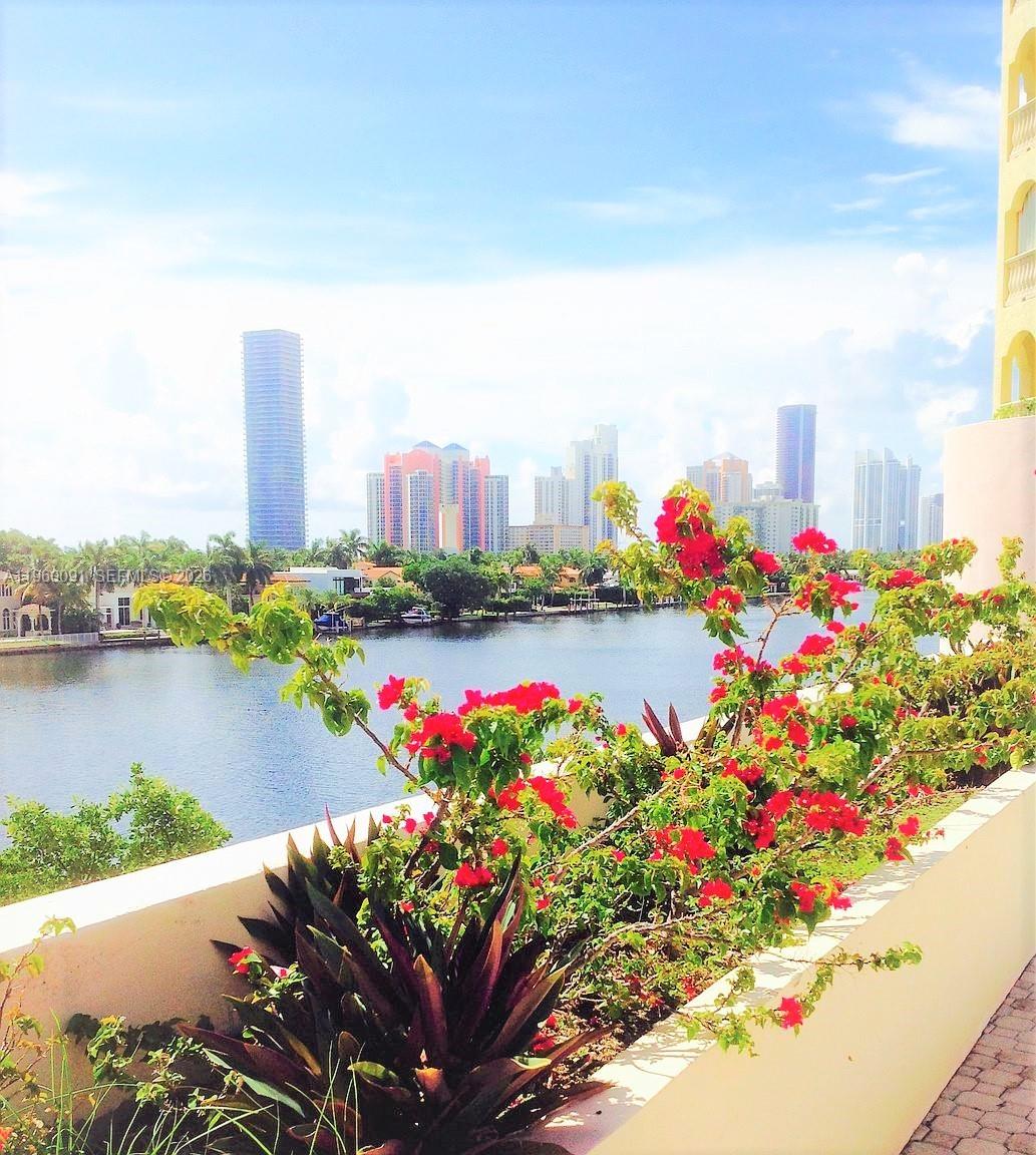 THE LANDMARK CONDO - Residential