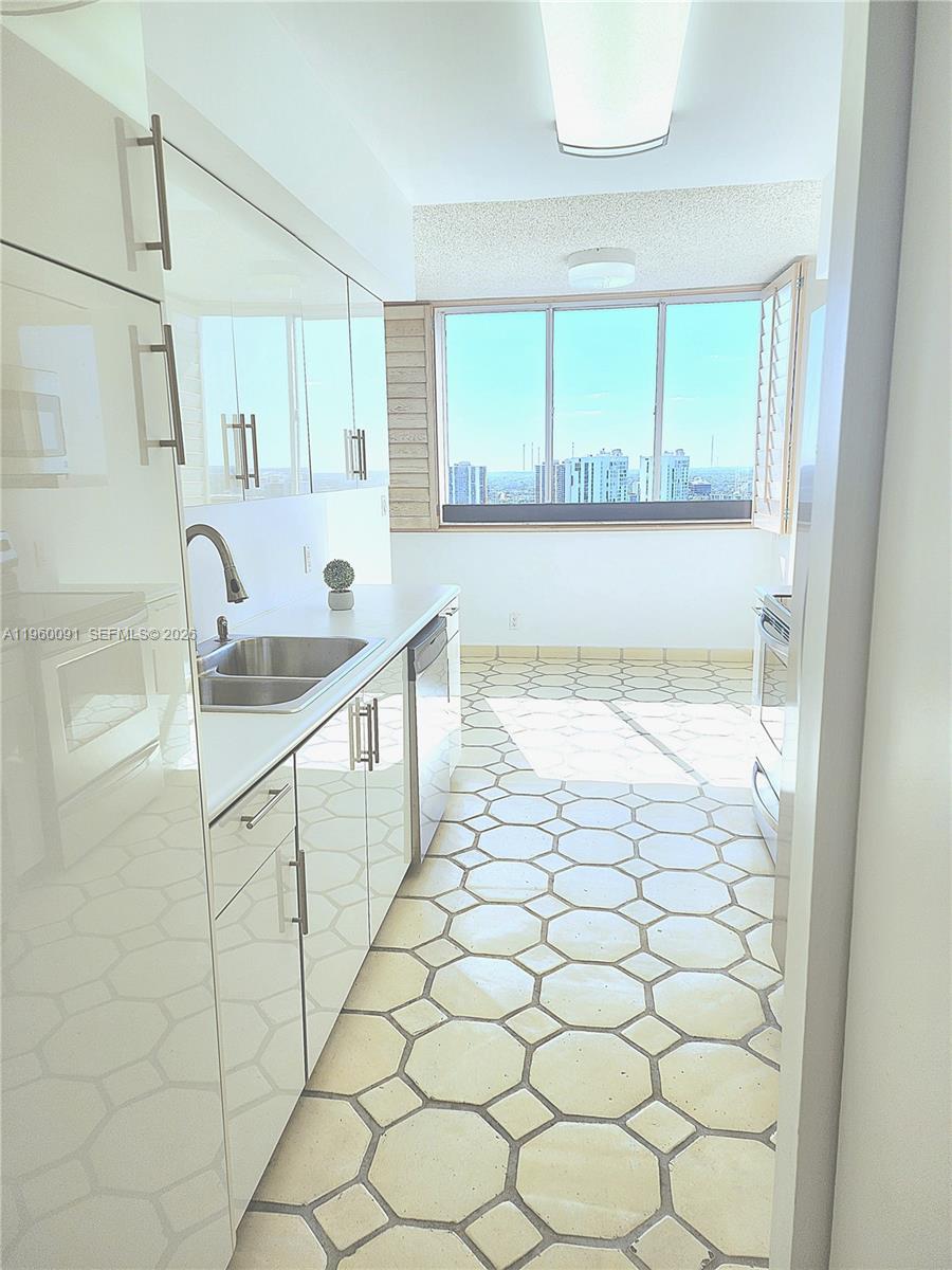 THE LANDMARK CONDO - Residential