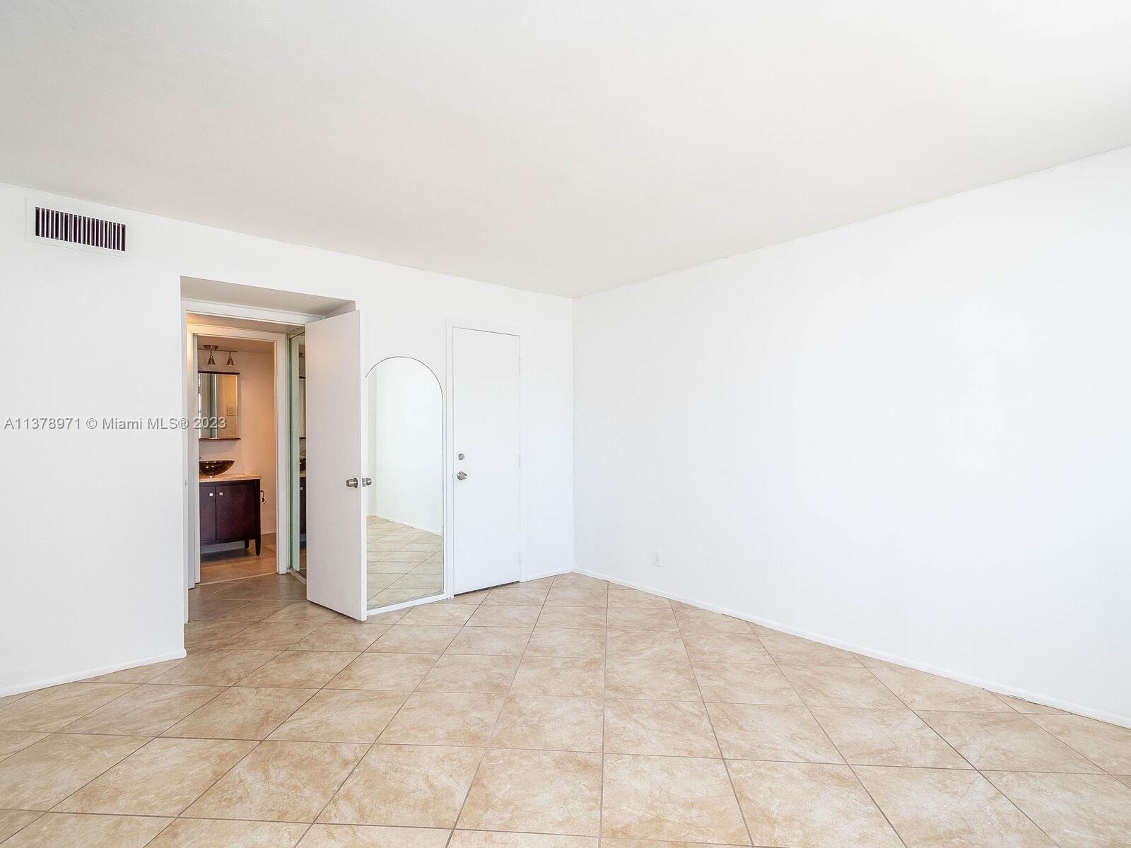 VENETIAN CONDO - Residential Lease