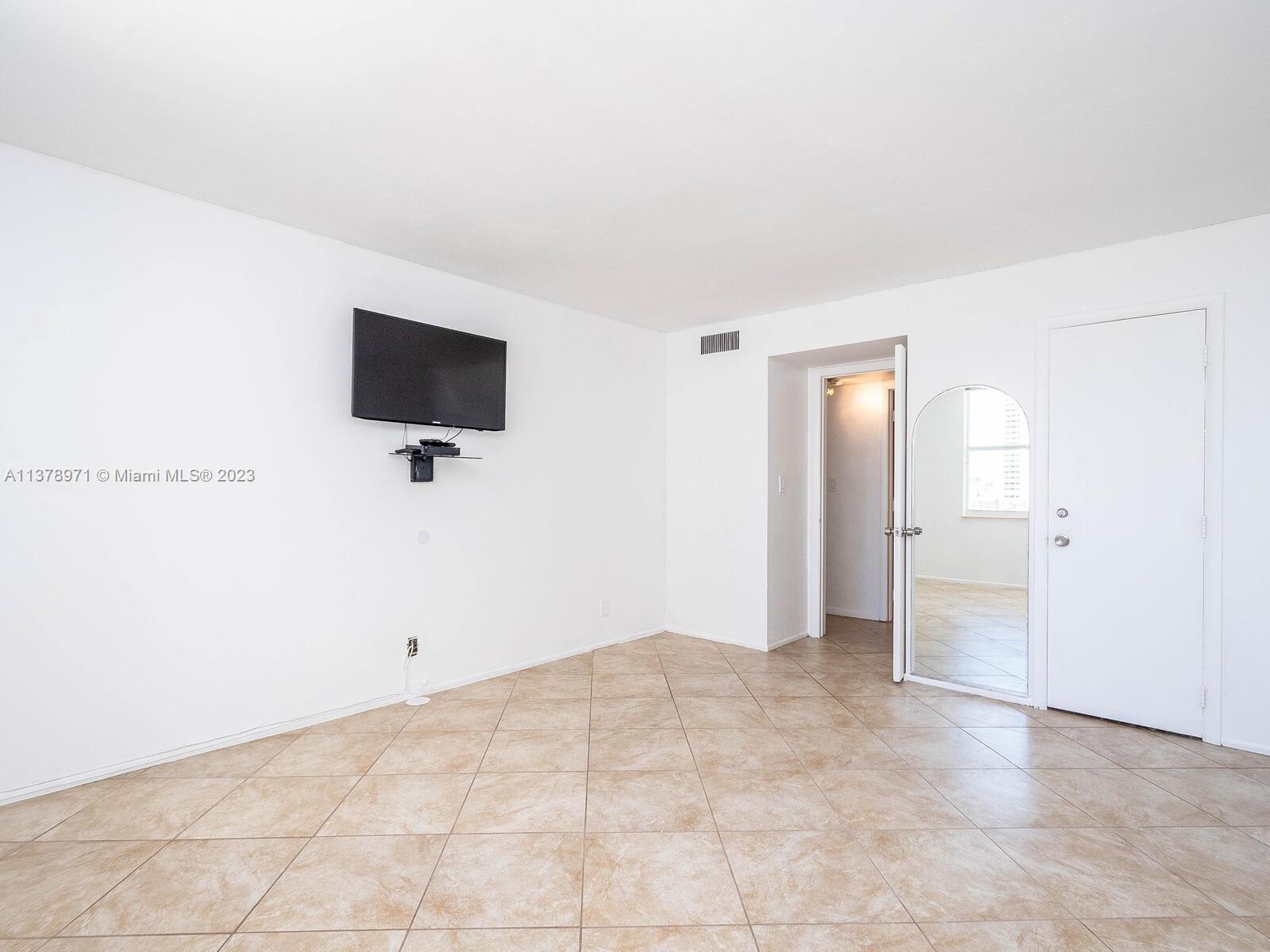 VENETIAN CONDO - Residential Lease