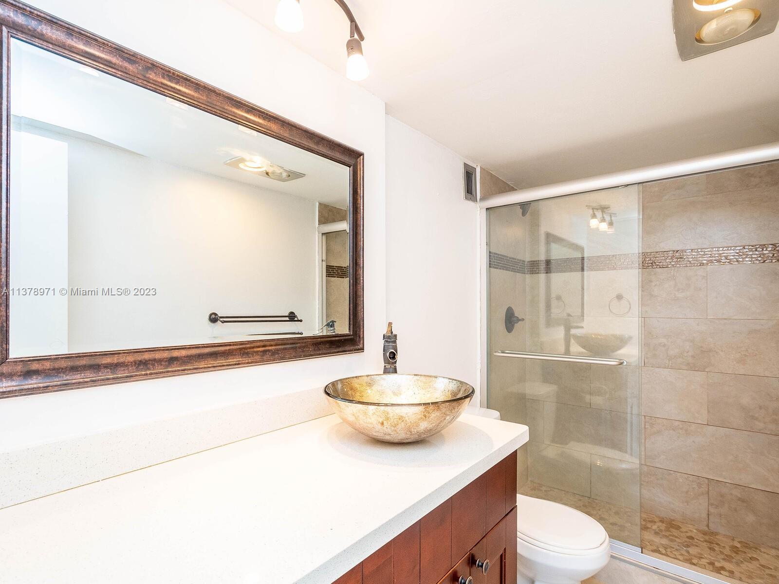 VENETIAN CONDO - Residential Lease