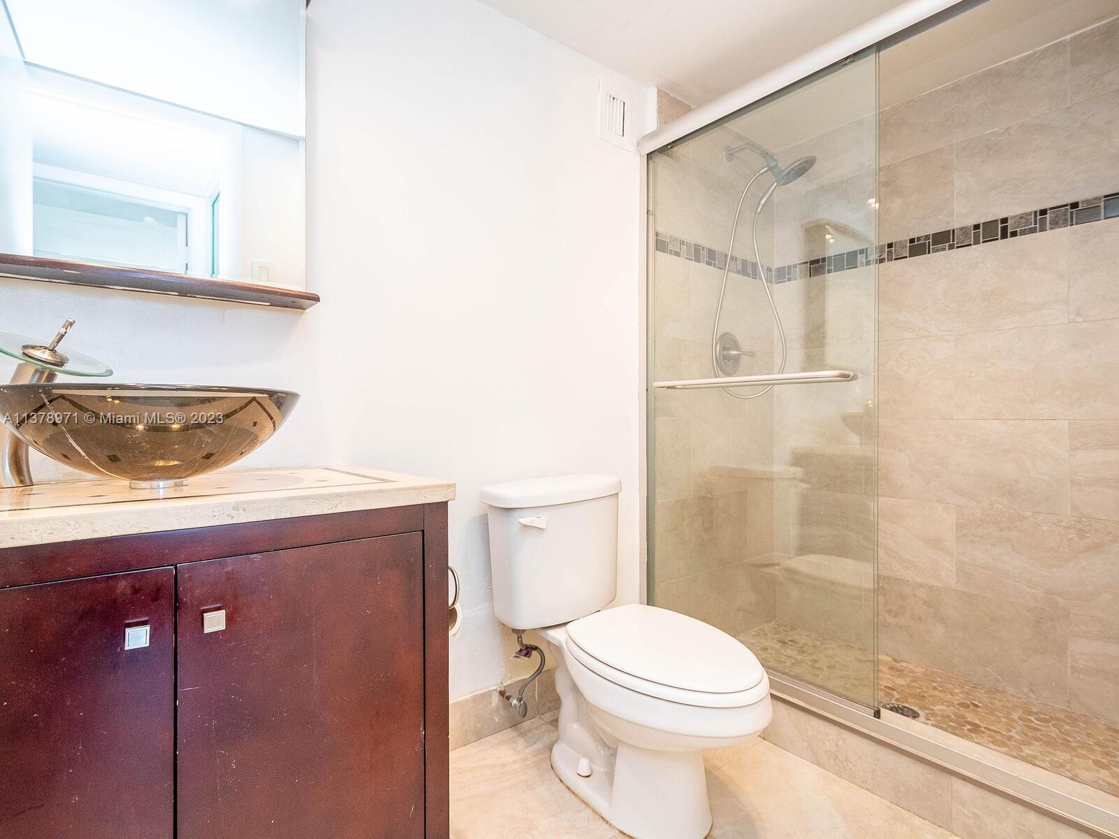 VENETIAN CONDO - Residential Lease
