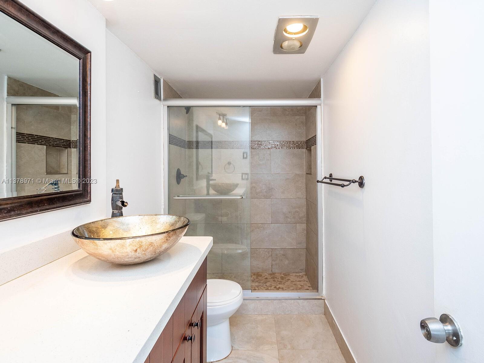 VENETIAN CONDO - Residential Lease