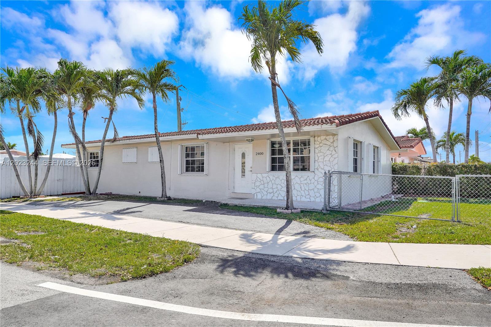Great opportunity in one of the most desirable areas of Coral Way!
Corner-lot property offering comfort, location, and excellent investment potential. This beautiful home features 3 bedrooms and 2 bathrooms, plus an independent studio unit, ideal for generating additional income, working from home, or providing extra privacy for family or guests.
Among its top features are two spacious patios, ample parking space, a functional layout, and hurricane shutters for added protection and peace of mind. Its prime location provides easy access to Florida International University, top-rated schools, shopping centers, and major highways.
The property is in excellent condition and represents one of the best opportunities on the market thanks to its versatility, comfort, security features, and outstanding location.