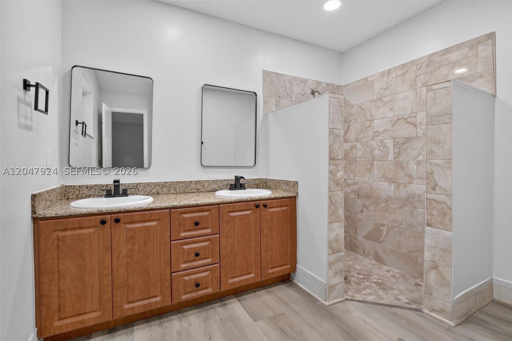 SUNRISE GOLF VILLAGE THIR - Residential Lease