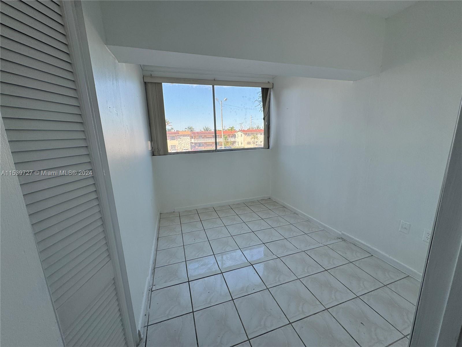 TWIN EXECUTIVE TOWERS CON - Residential Lease