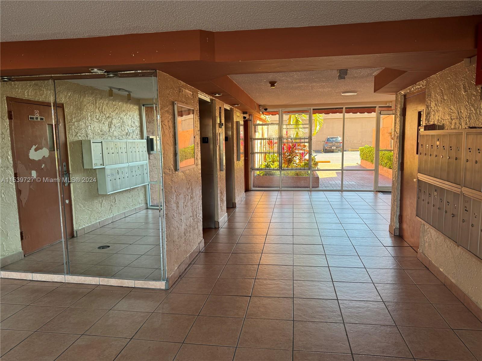 TWIN EXECUTIVE TOWERS CON - Residential Lease