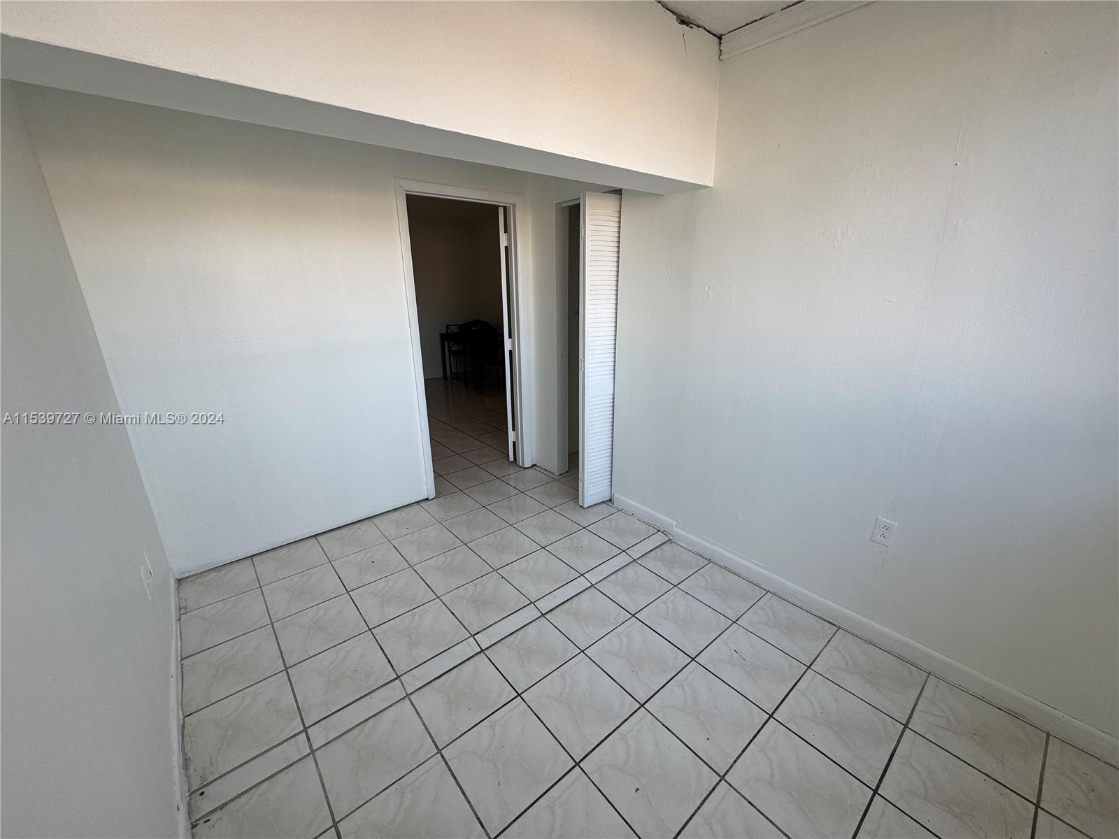 TWIN EXECUTIVE TOWERS CON - Residential Lease