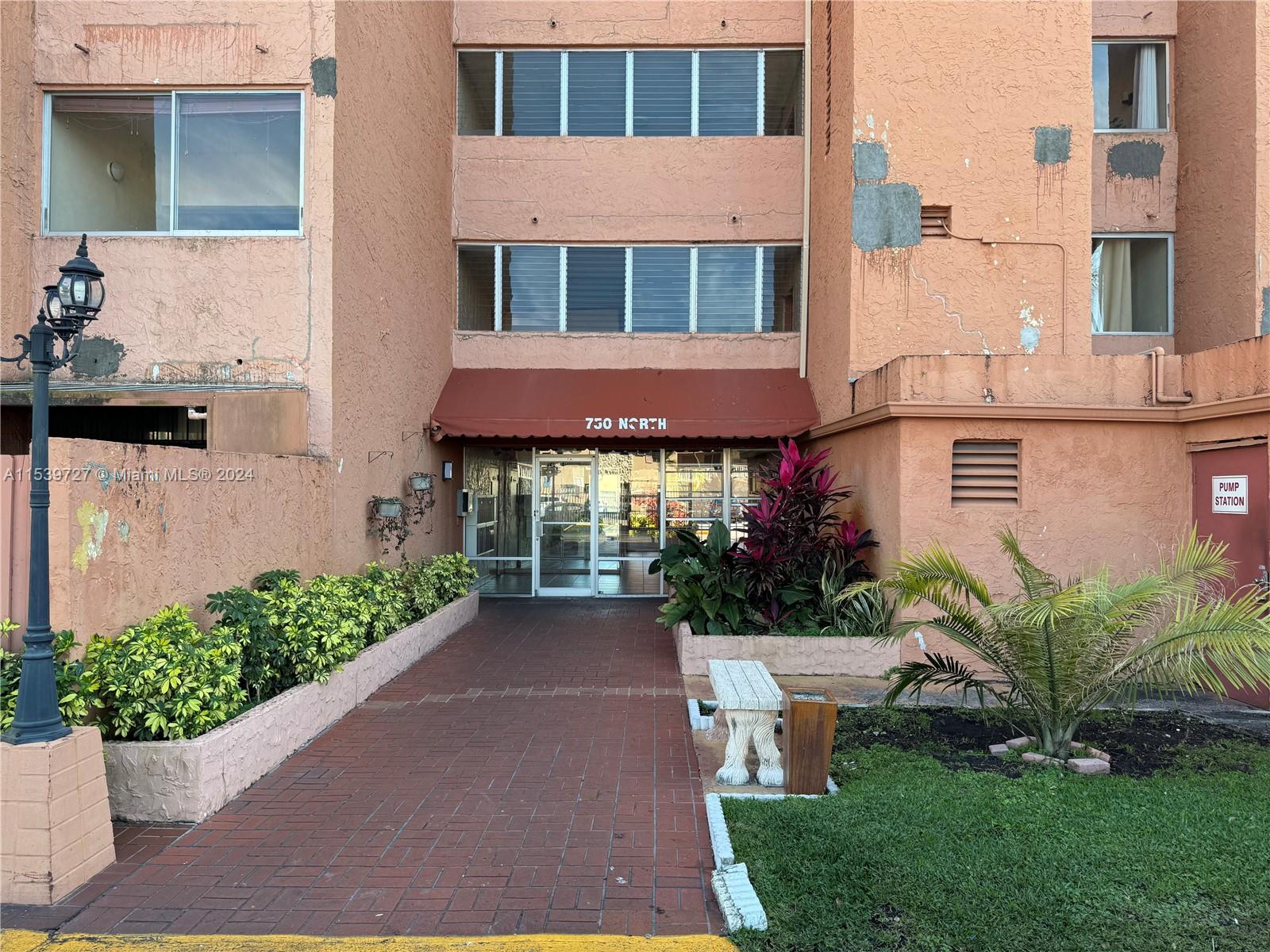 TWIN EXECUTIVE TOWERS CON - Residential Lease