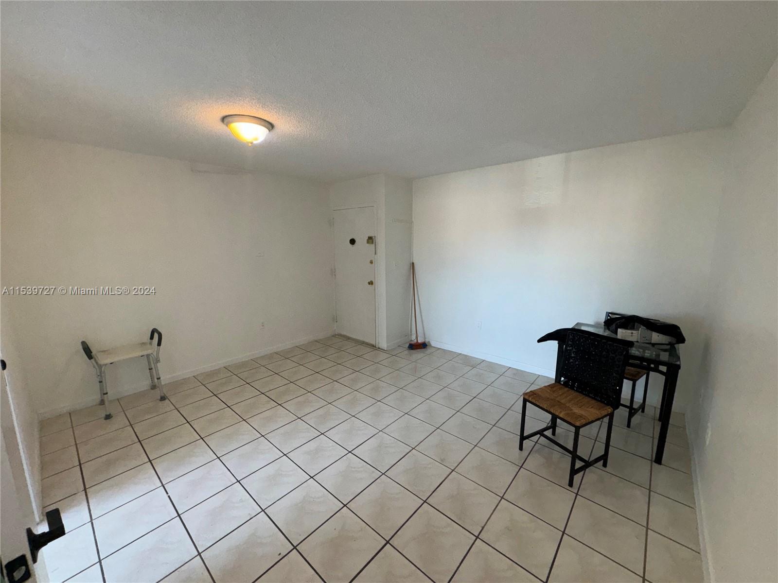 TWIN EXECUTIVE TOWERS CON - Residential Lease