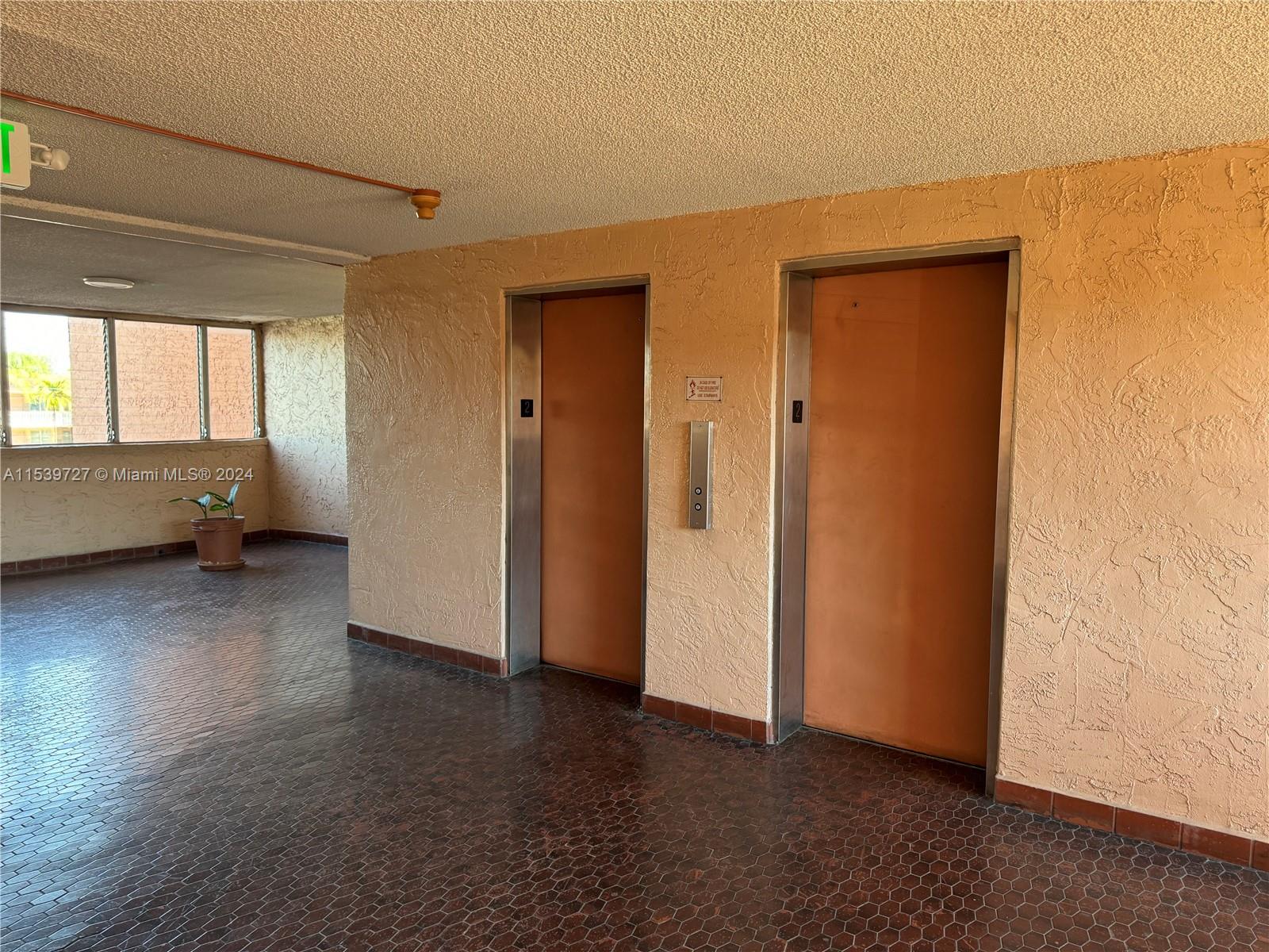TWIN EXECUTIVE TOWERS CON - Residential Lease