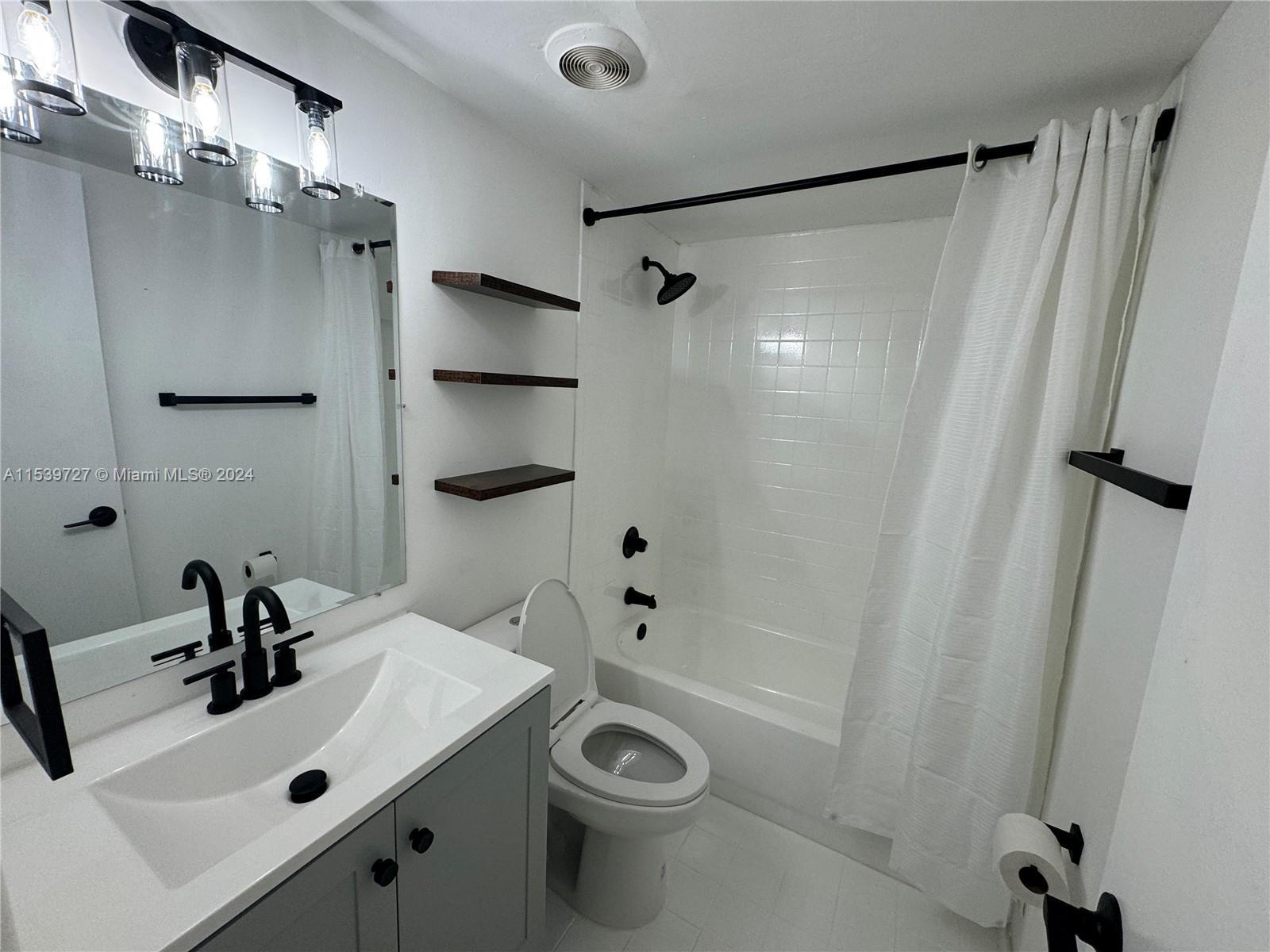 Don't miss out on this rare opportunity to rent a freshly painted 1-bedroom condo with a recently updated bathroom! Situated in a highly sought-after central location, this condo offers convenience and comfort. Enjoy the convenience of being close to shopping, dining, and entertainment options, all within easy reach. With its prime location and updated features, this condo won't stay on the market for long. Schedule a viewing today before it's gone!
