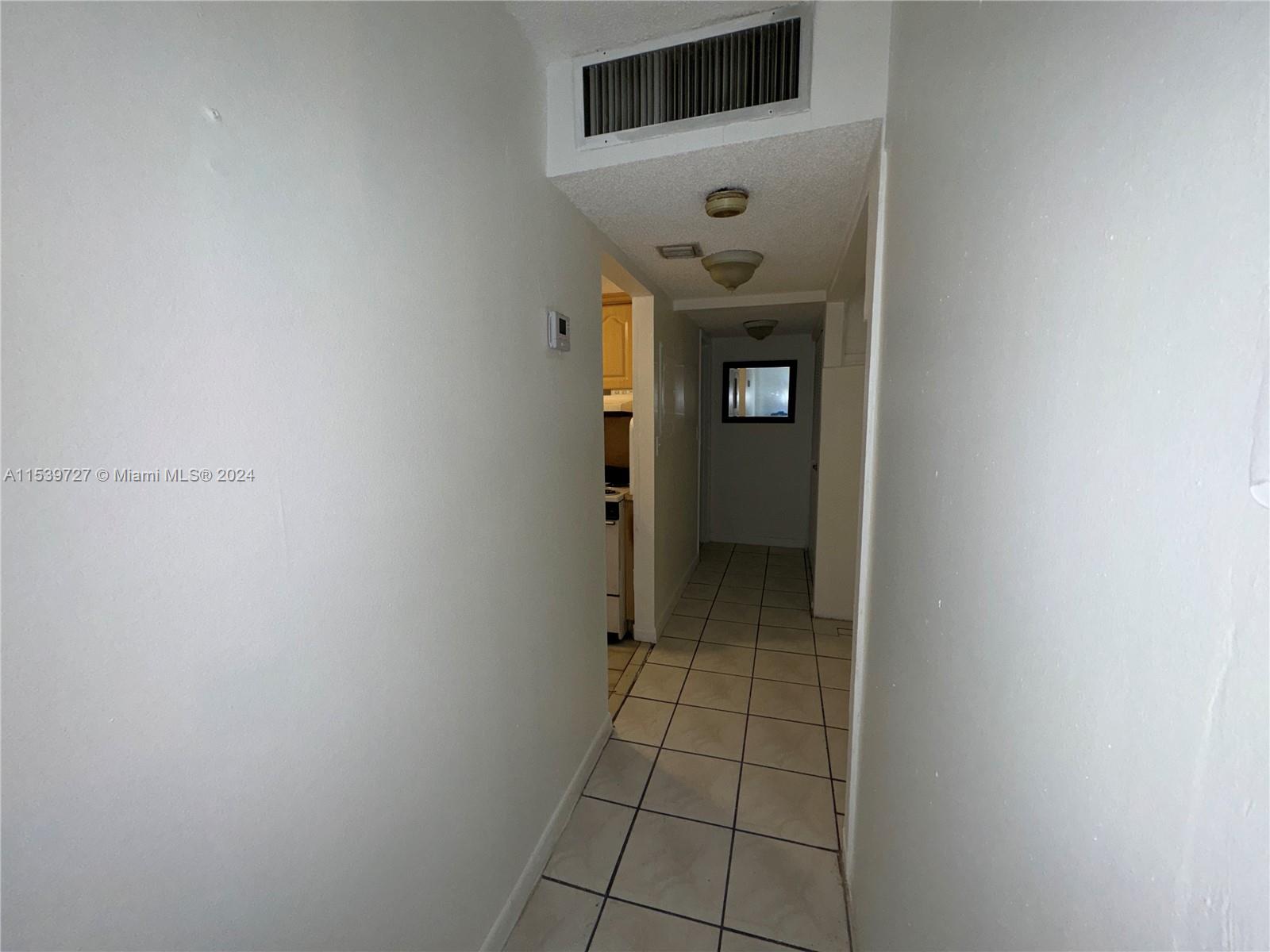 TWIN EXECUTIVE TOWERS CON - Residential Lease