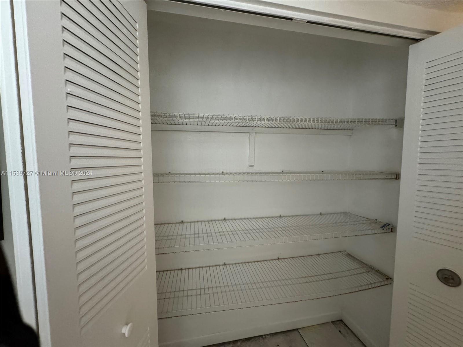 TWIN EXECUTIVE TOWERS CON - Residential Lease