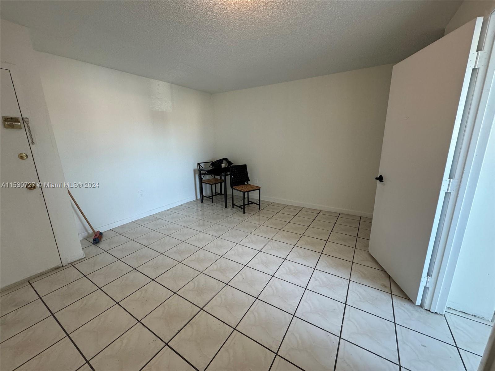 TWIN EXECUTIVE TOWERS CON - Residential Lease