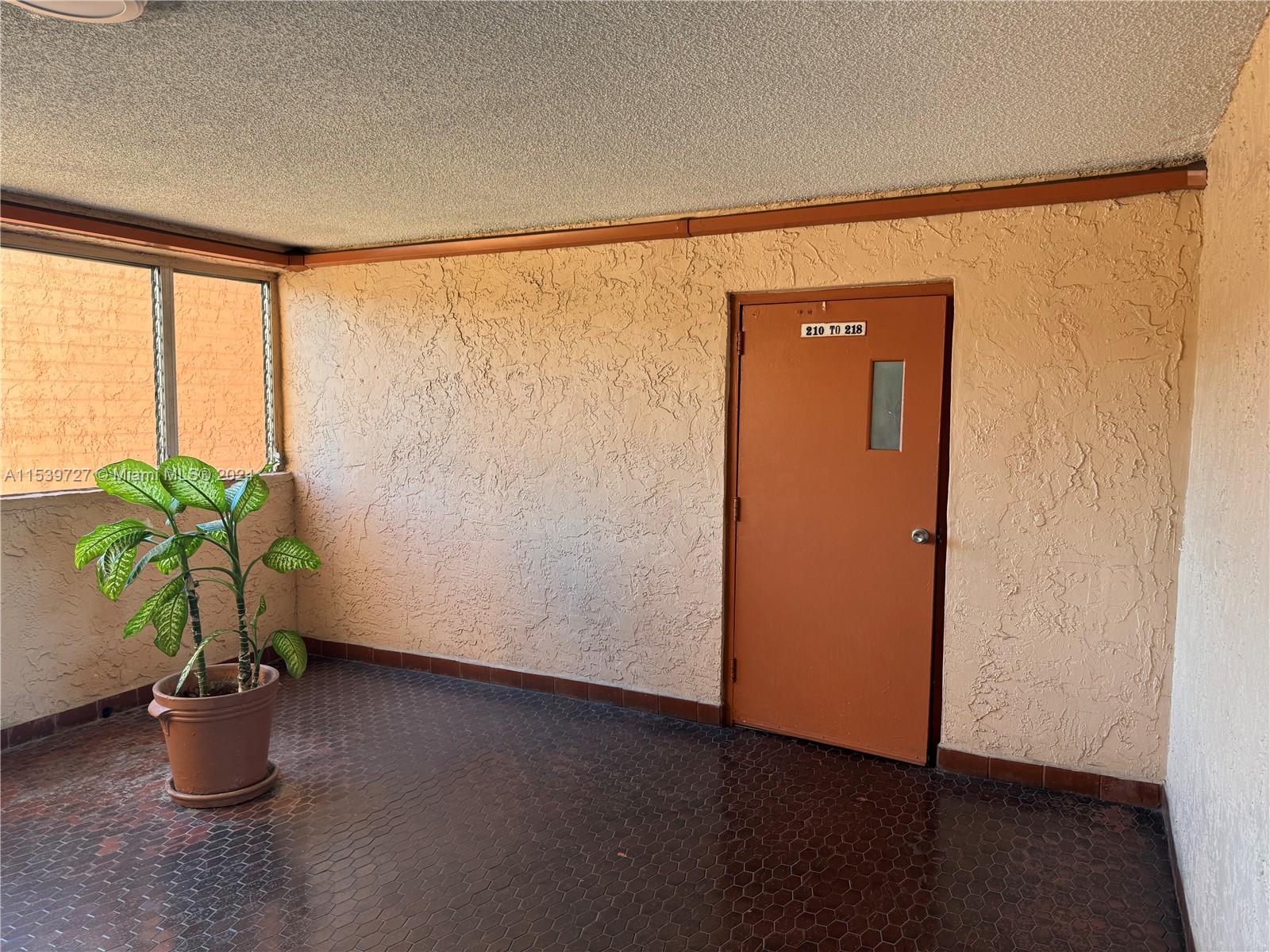 TWIN EXECUTIVE TOWERS CON - Residential Lease