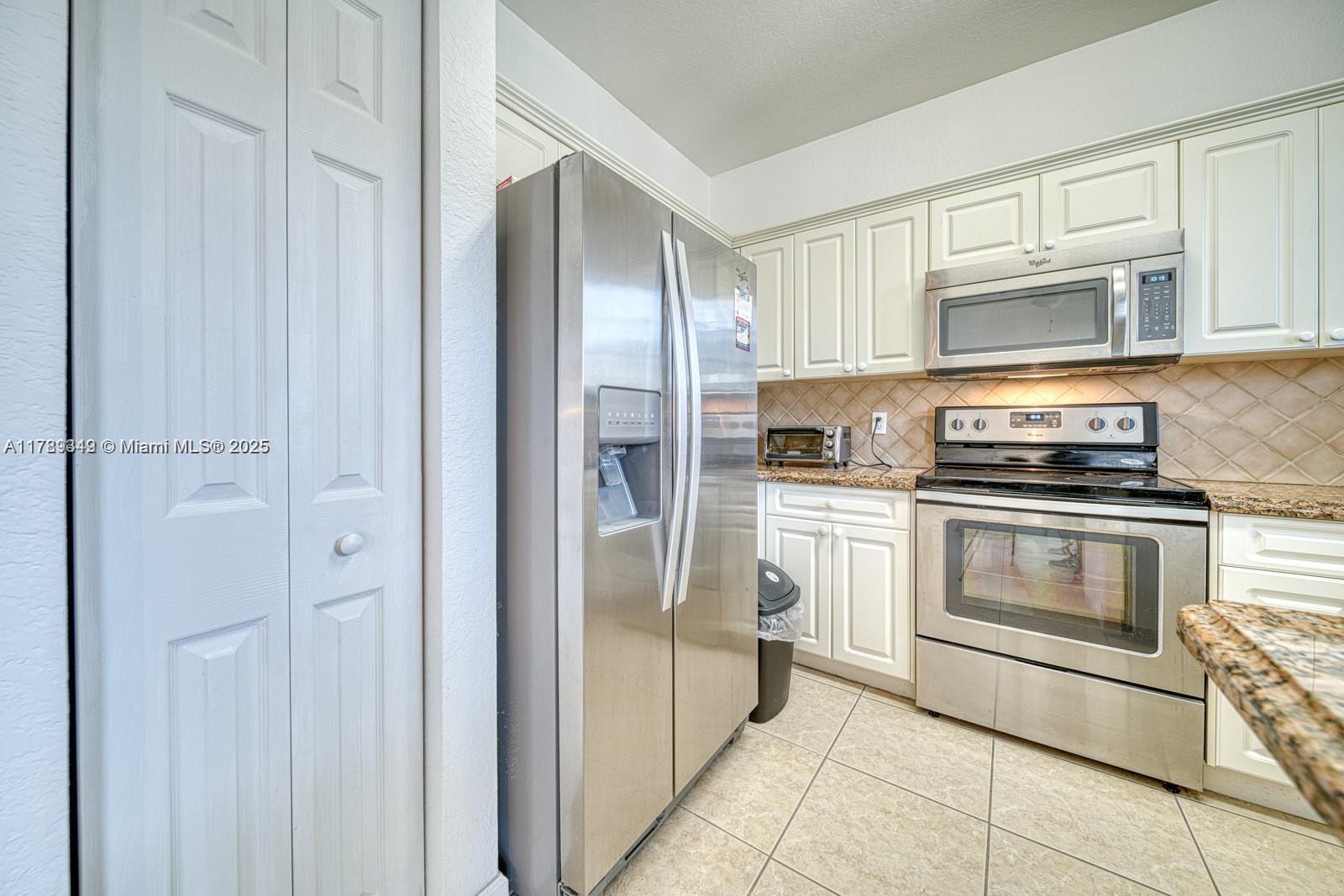 CARIBBEAN ISLES VILLAS CO - Residential Lease