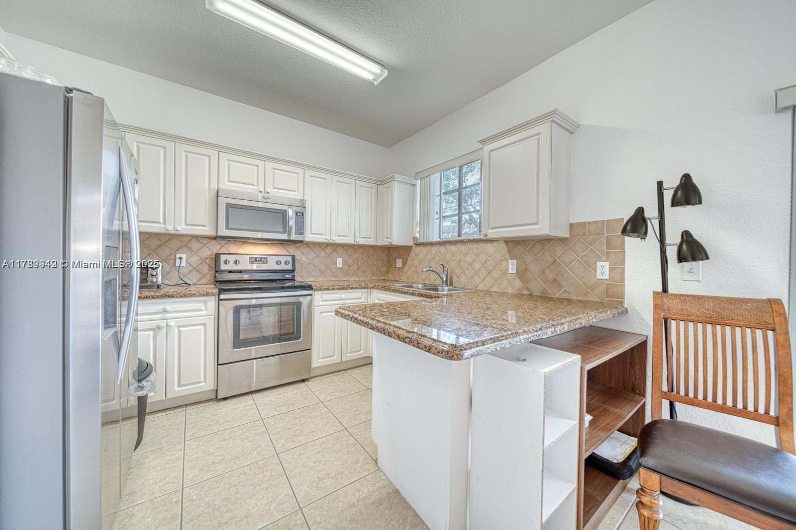 CARIBBEAN ISLES VILLAS CO - Residential Lease