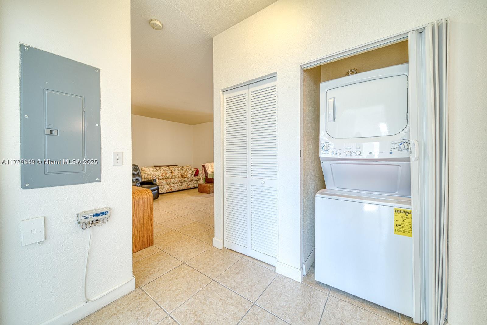 CARIBBEAN ISLES VILLAS CO - Residential Lease