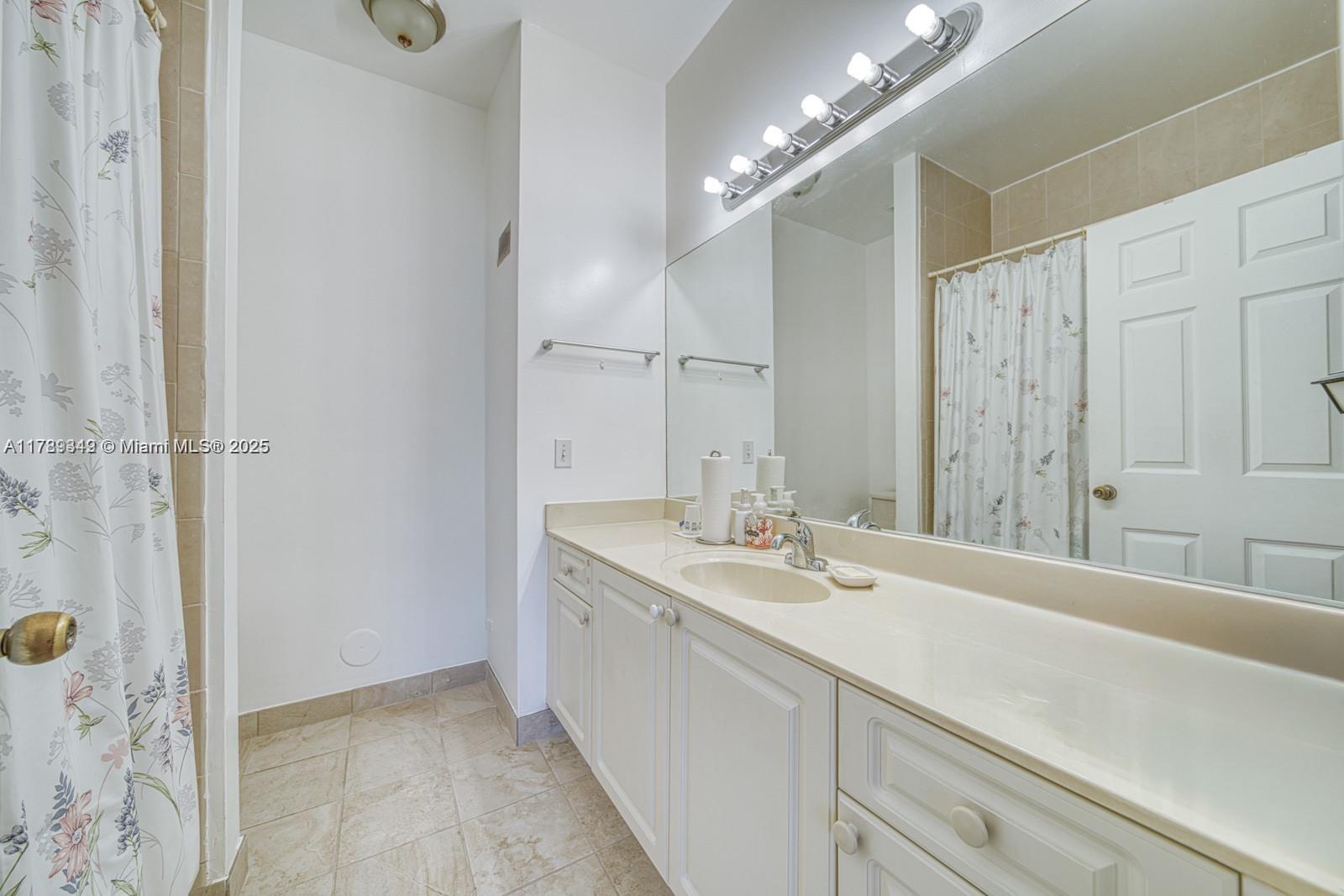 CARIBBEAN ISLES VILLAS CO - Residential Lease