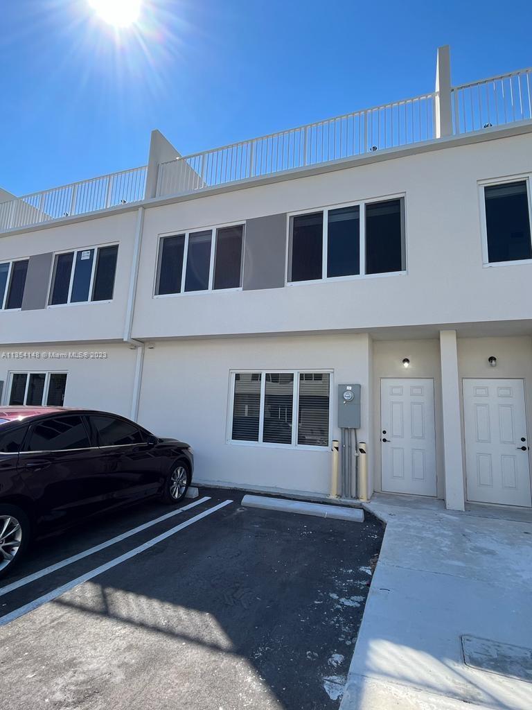 PARADISE ONE - Residential Lease