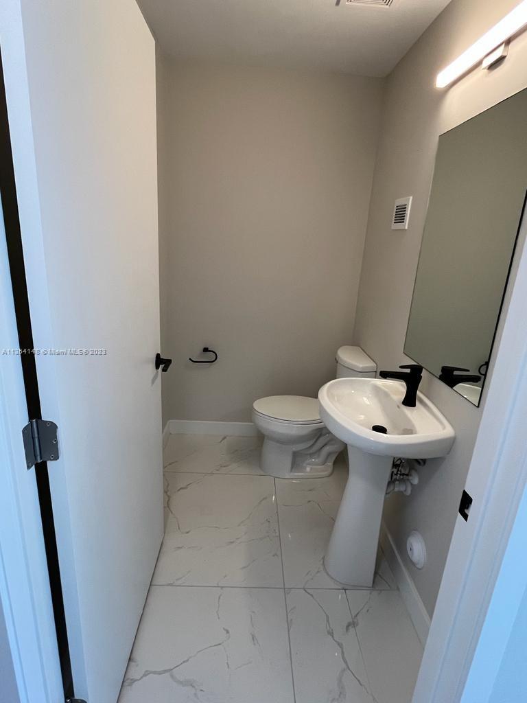PARADISE ONE - Residential Lease