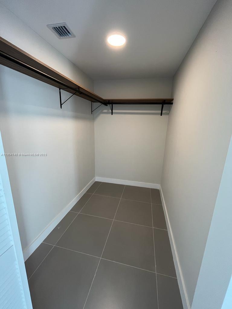 PARADISE ONE - Residential Lease