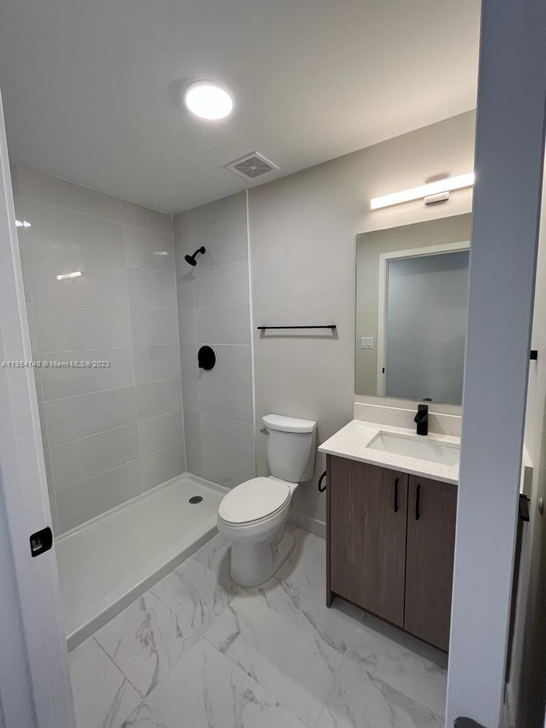 PARADISE ONE - Residential Lease