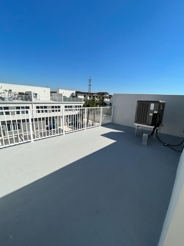 PARADISE ONE - Residential Lease