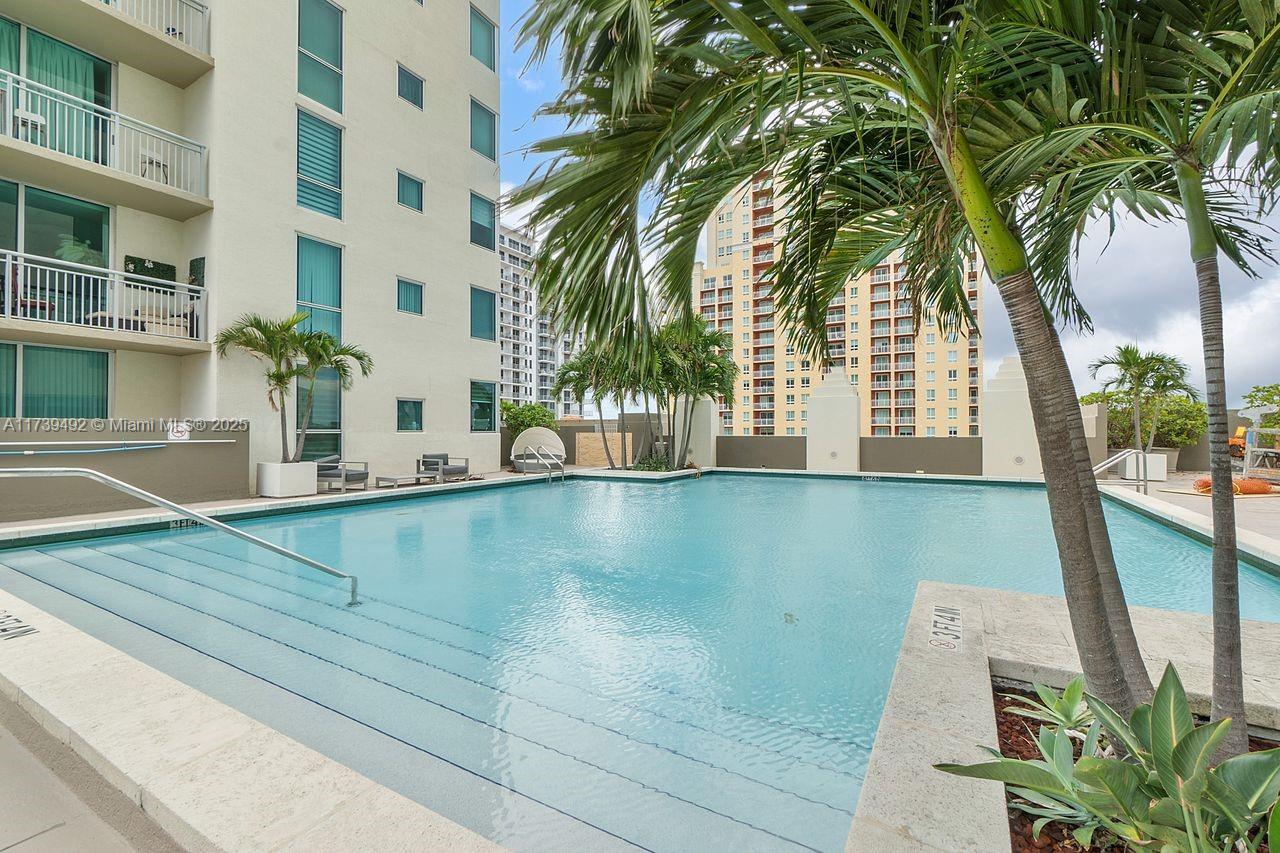 METROPOLIS I AT DADELAND - Residential