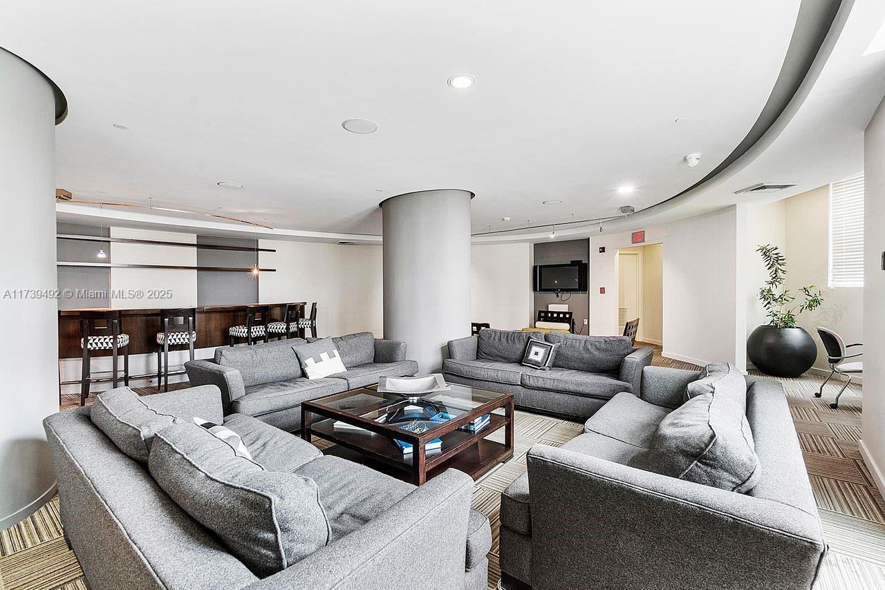METROPOLIS I AT DADELAND - Residential